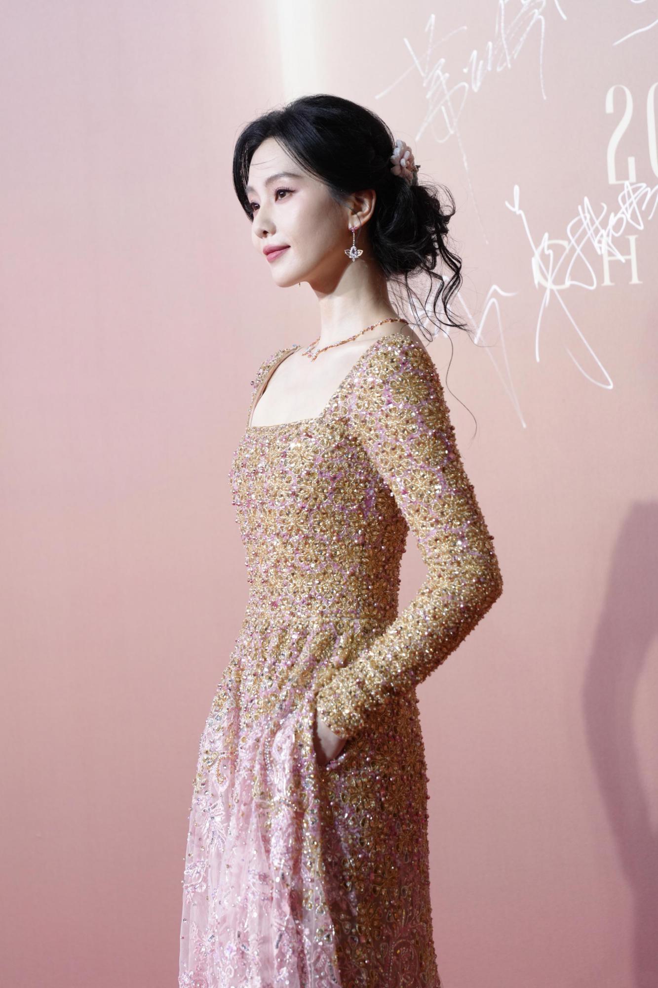 刘诗抹胸连身礼服上半身侧身现场生图[5]